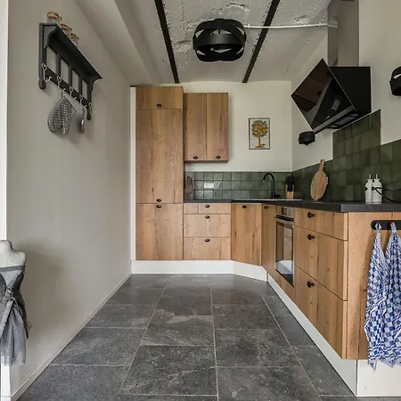 West 26 12 Personen בית נופש